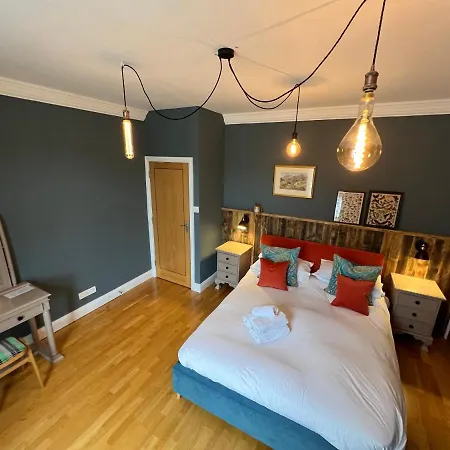 Silver Howe, Daire *